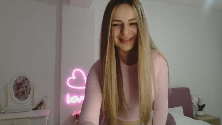 EMYILIA's Streamate show and profile