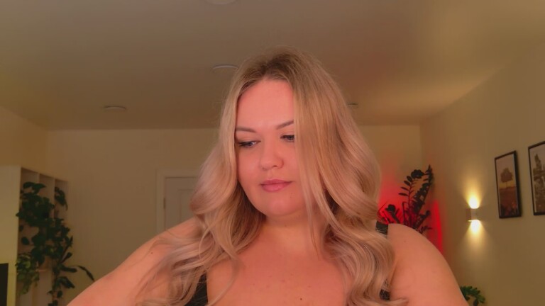 WhiteAangeL's Streamate show and profile