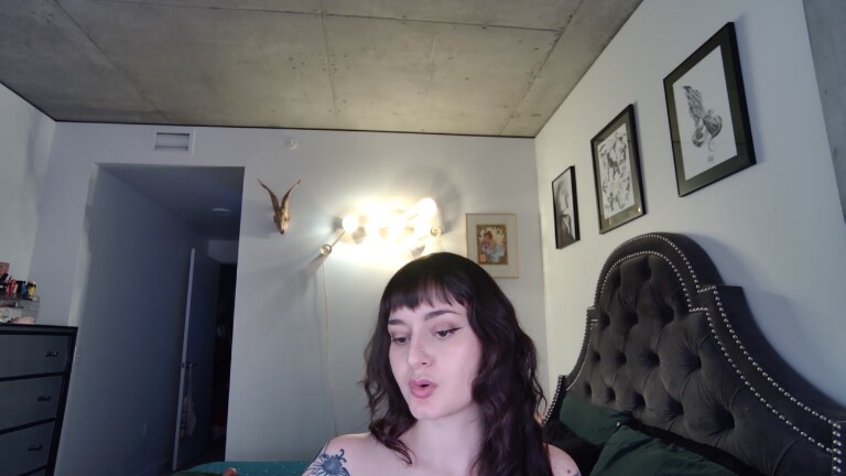 QueenAvaline's Streamate show and profile