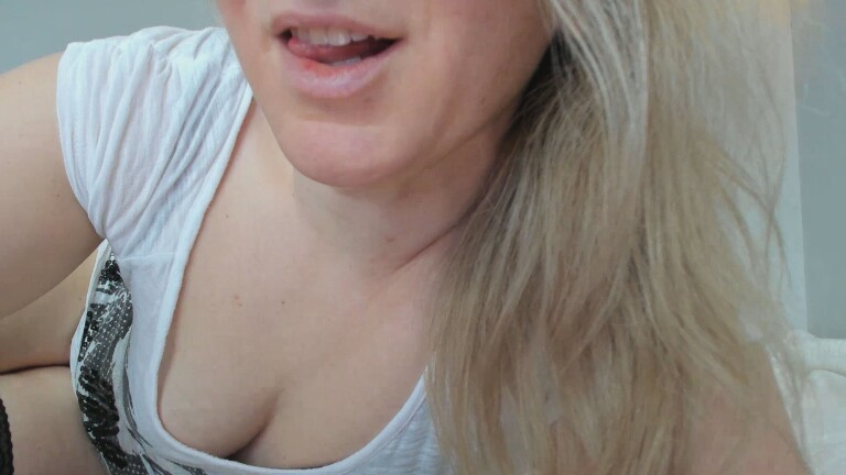 XxSweety_GirlxX's Streamate show and profile