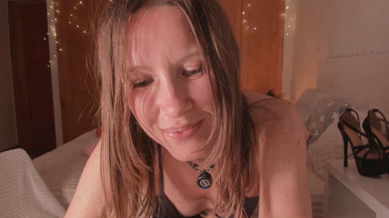 EmilyJune's Streamate show and profile